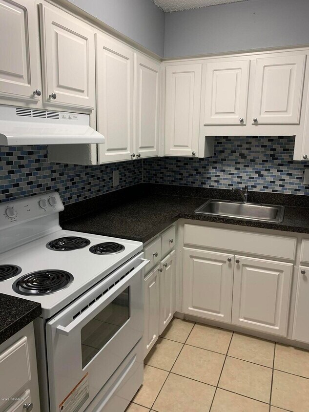 Foto principal - 8145 San Jose Manor Dr E