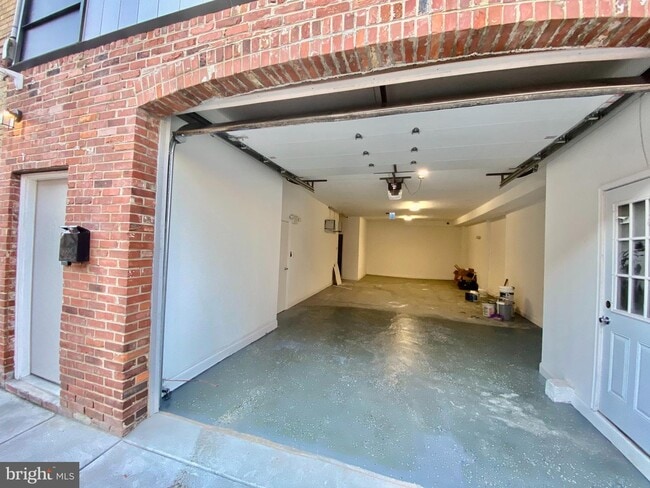 Building Photo - 703 Watkins St