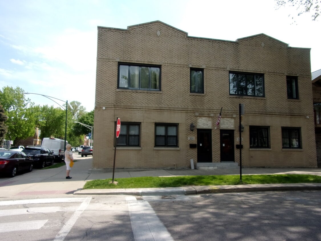 Primary Photo - 301 W 29th St