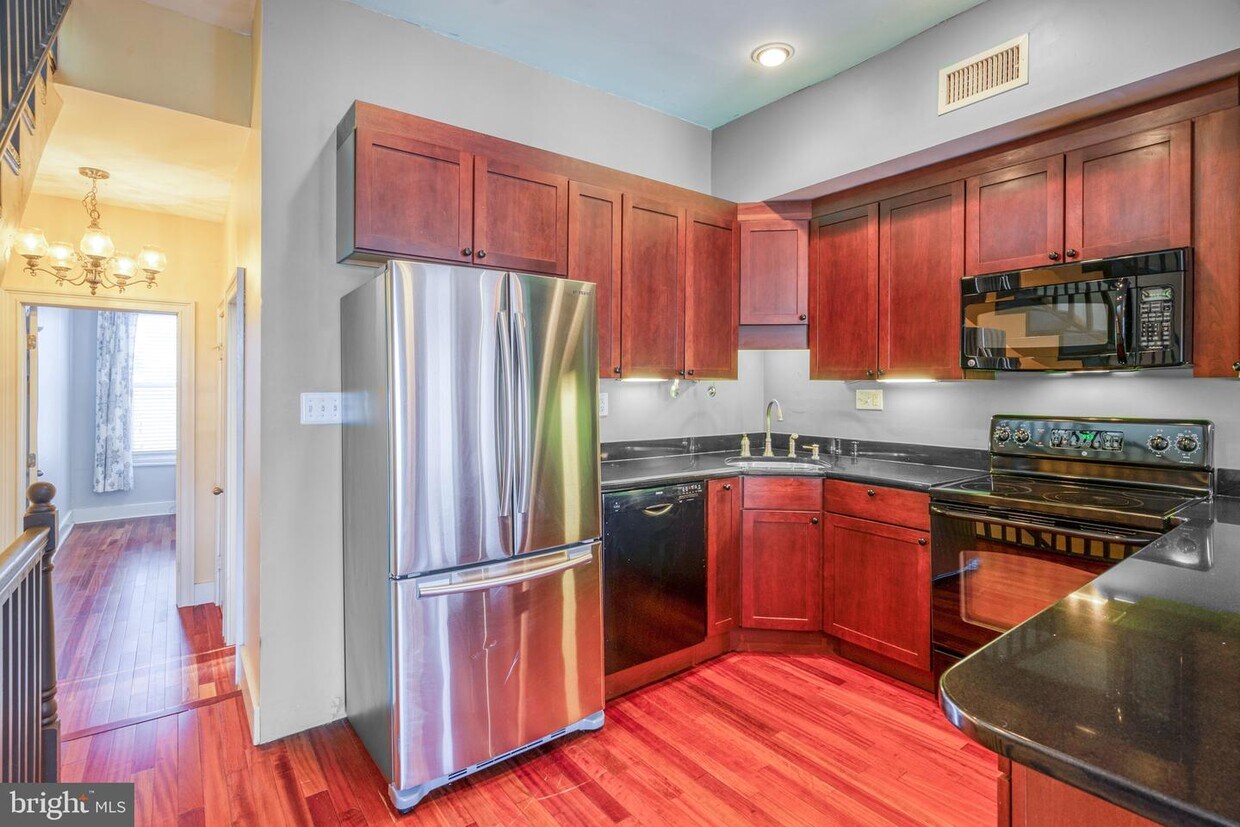 1335 Mifflin St, Philadelphia, PA 19148 Room for Rent in Philadelphia