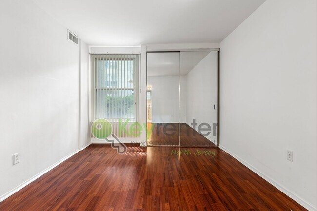 Foto del edificio - 456 A River Rd