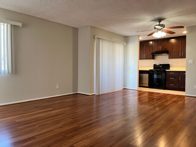 Building Photo - 310 E Santa Anita Ave