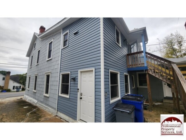 Building Photo - Walk to shops, dining and recreation areas!