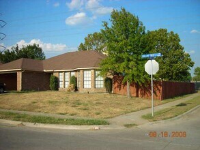 Building Photo - 4755 Hollow Tree Dr Building Photo - 4755 Hollow Tree Dr