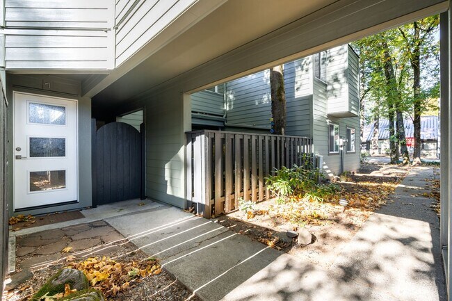Foto del edificio - Modern Lake Oswego Condo - 2bd, 1ba - 996 ...
