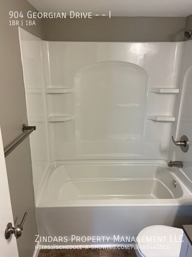 Foto del edificio - 904 Georgian Dr