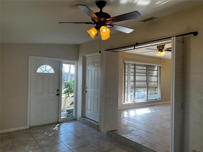 Foto del edificio - 21530 Meehan Ave