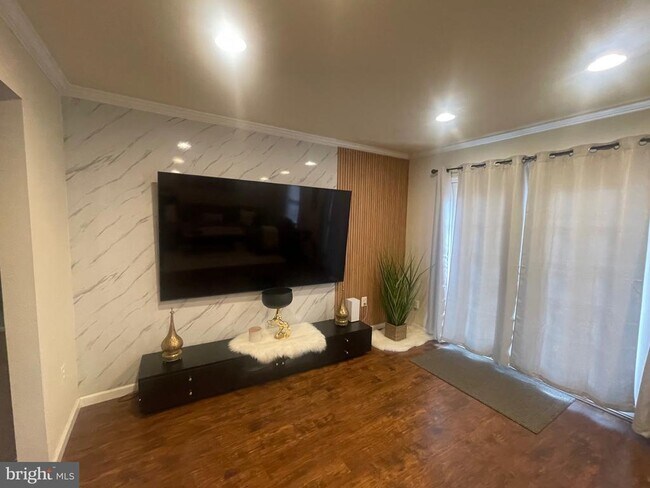 Foto del edificio - 8950 Continental Pl