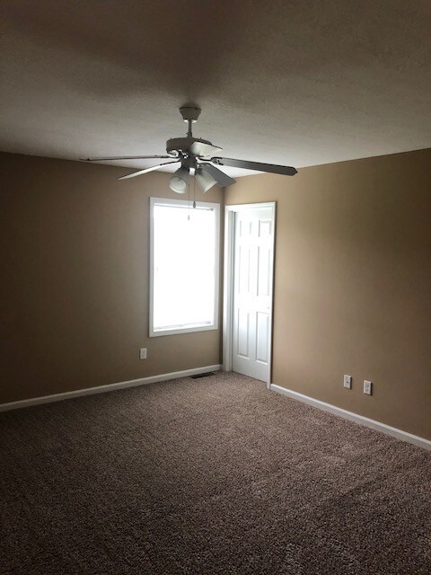 Building Photo - 534 Village Creek Dr