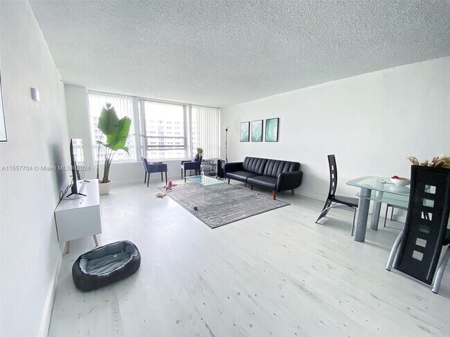 Foto del edificio - 1500 Bay Rd