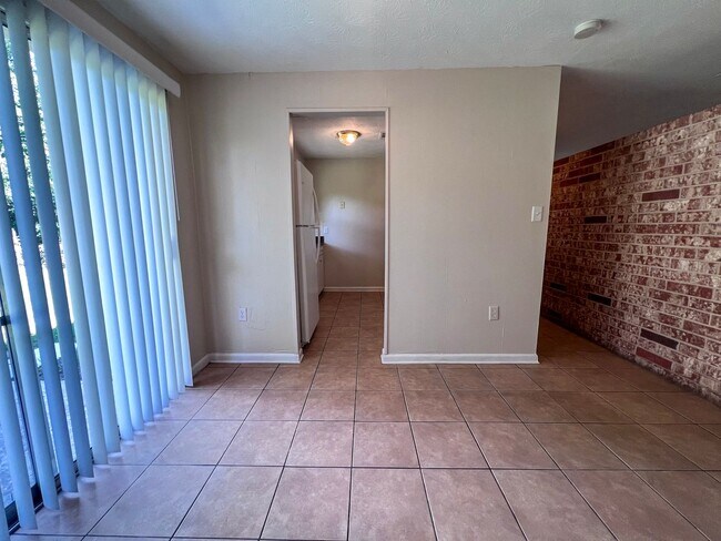 Foto del edificio - 3/2 House Near UF - Available mid-July 2026!