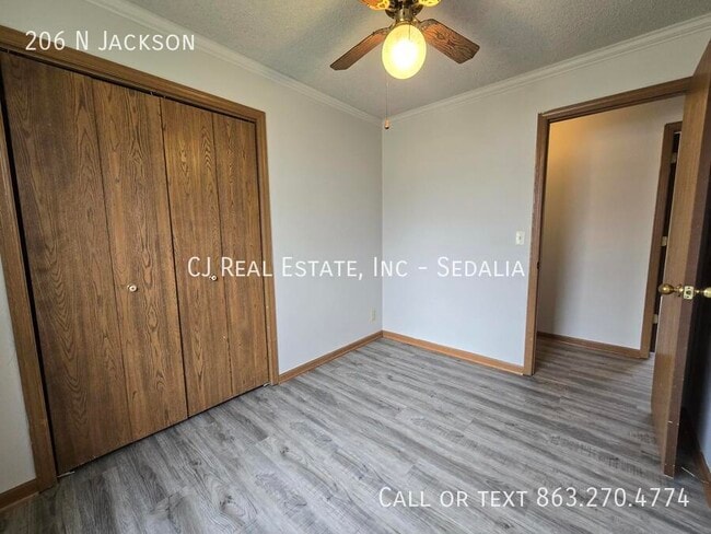 Building Photo - 206 N Jackson-