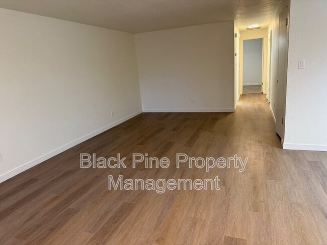 Foto del edificio - 1937 S Owyhee St