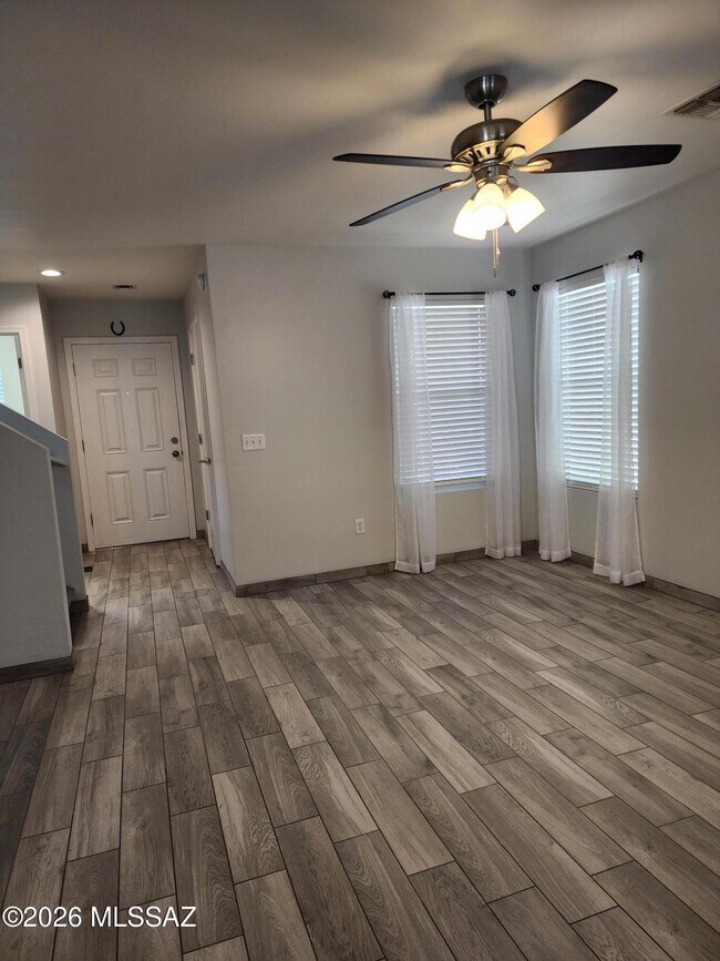 Foto del edificio - 7631 E Desert Overlook Dr