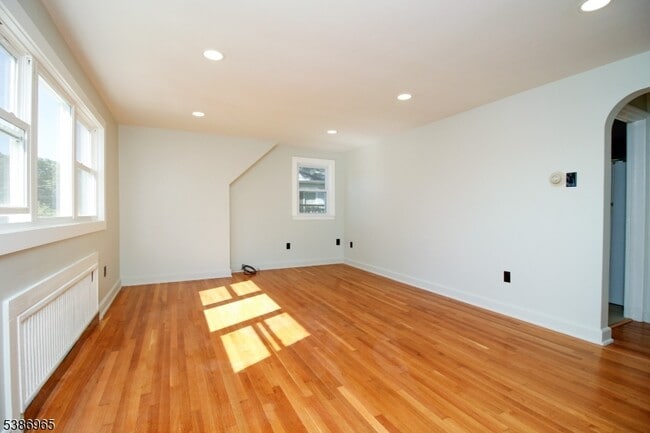 Building Photo - 609 Leo St