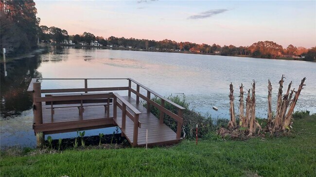 Foto del edificio - 62 Burbank Dr