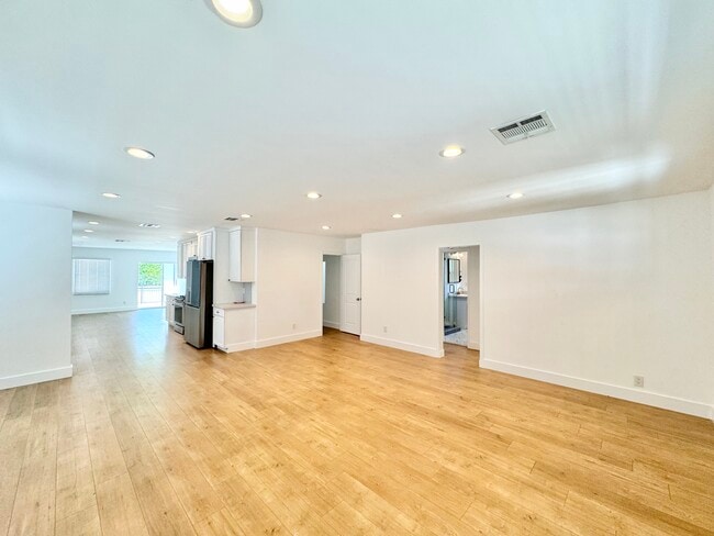 Building Photo - 5937 Ranchito Ave