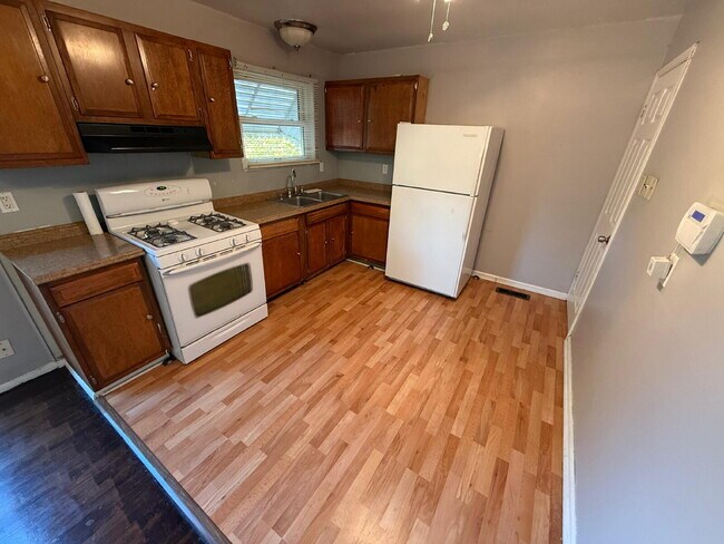 Foto del edificio - Charming 3-Bed, 1.5-Bath Home for Rent in ...