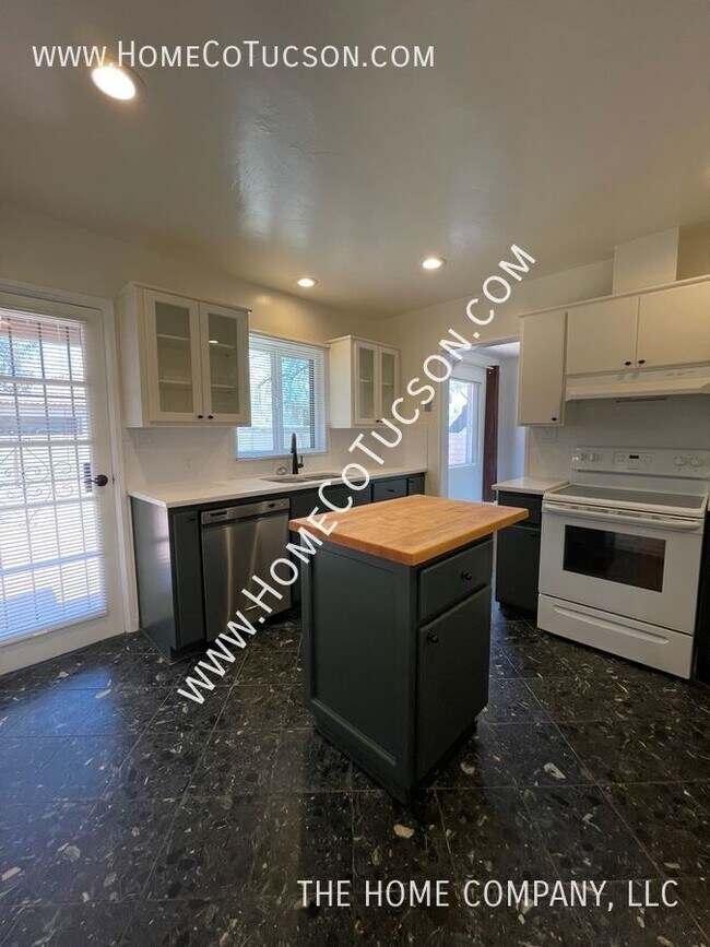 Foto del edificio - 3015 E 4th St