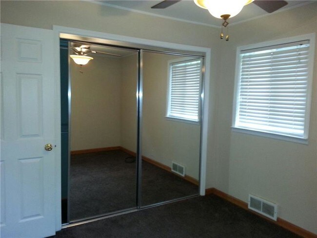 Building Photo - 2417 Chesley Dr