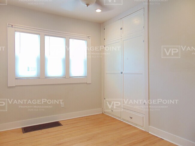 Building Photo - 861 Bond St