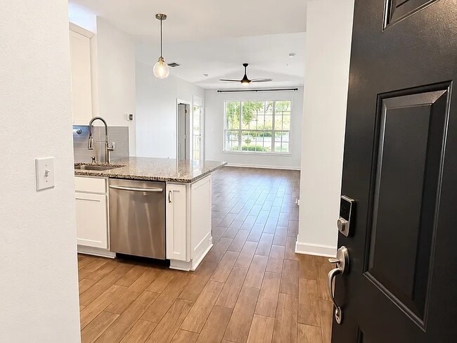Building Photo - 5000 Culbreath Key Way
