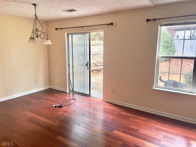 Building Photo - 648 Bellingham Dr