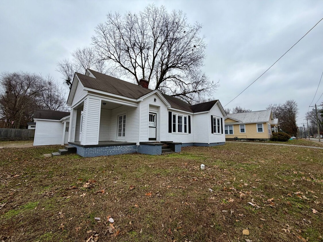 Primary Photo - 200 Summer St