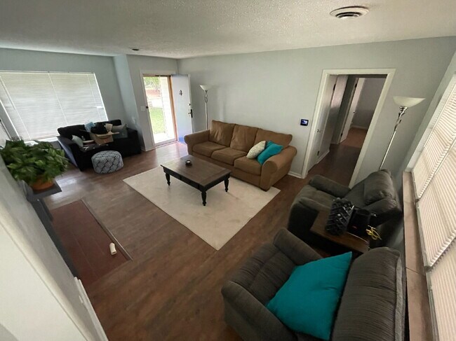 Foto del edificio - 2920 Highwoods Dr E