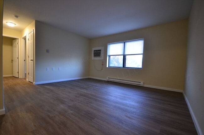 Building Photo - Warsaw Apartments