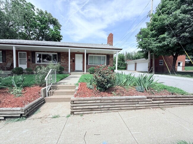 Foto del edificio - 7347 Dale Ave