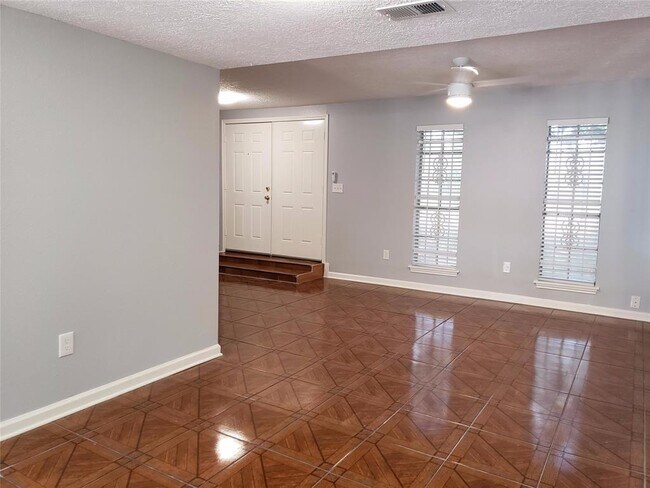 Building Photo - 10837 Sandpiper Dr