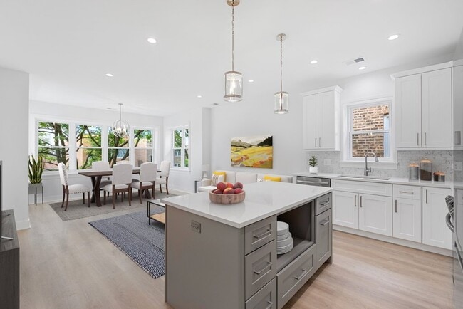 Building Photo - 6423 N Washtenaw Ave