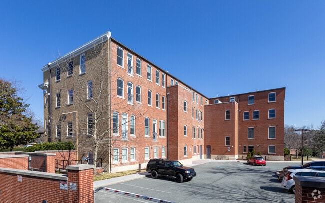 Building Photo - 3050 R St NW