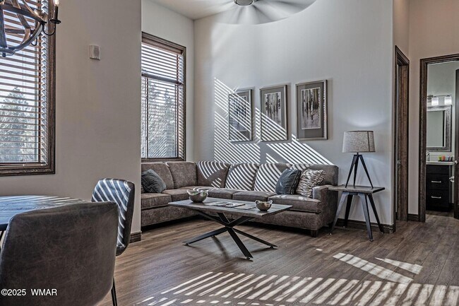 Foto del edificio - 3350 W Sugar Pine Way