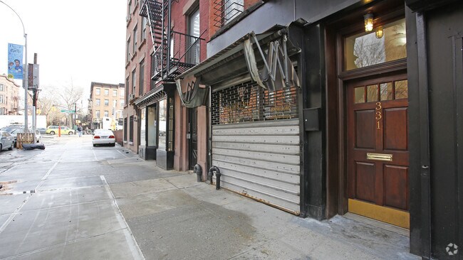 Building Photo - 331 Henry St