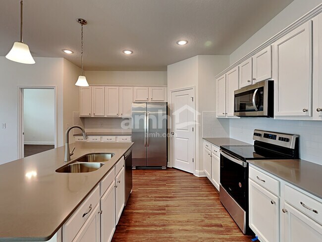 Foto del edificio - 1058 Sky Lks Dr