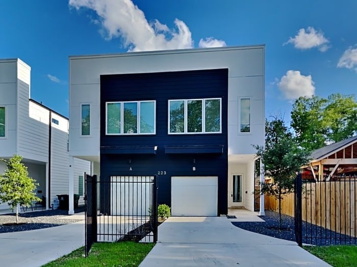 Primary Photo - 223 Oriole St