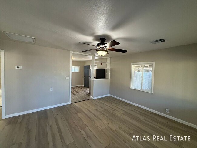 Foto del edificio - 1741 W Desert Cove Ave