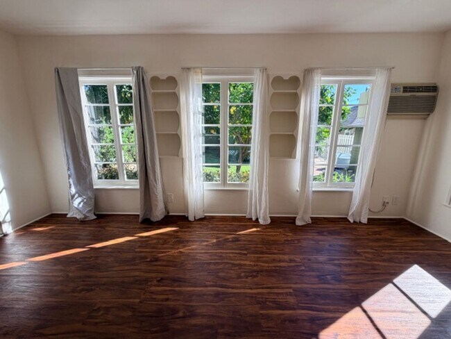 Building Photo - 251ivy