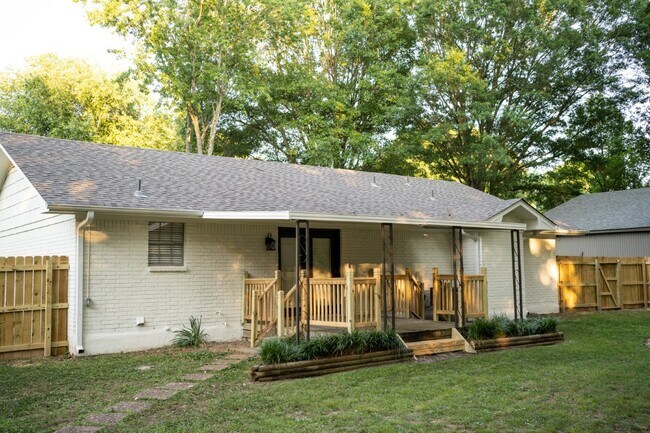 Building Photo - 1153 Greenview Rd