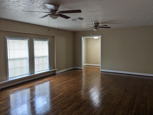 Building Photo - 10227 Algiers Rd