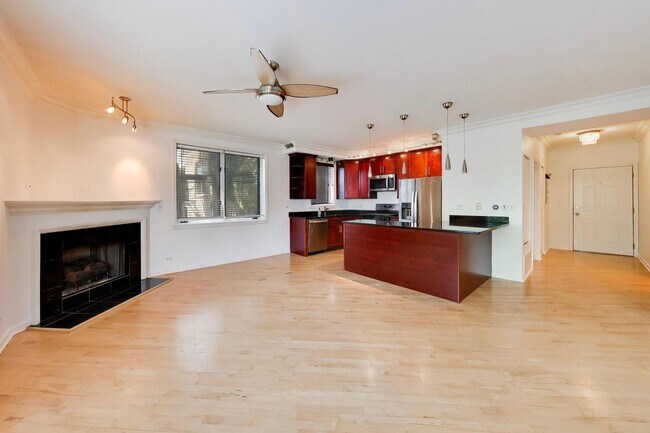 Foto del edificio - 815 N Marshfield Ave