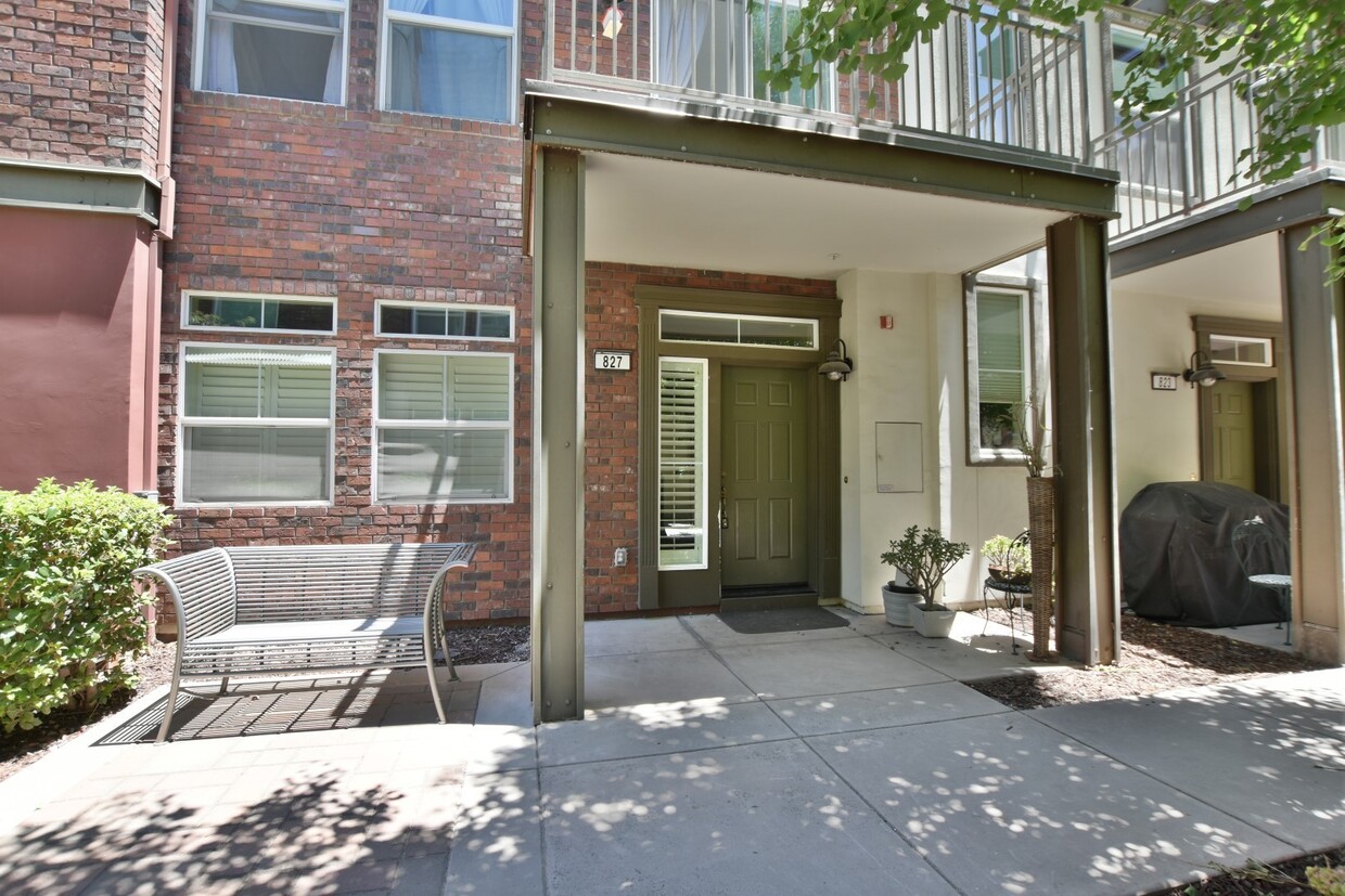 Primary Photo - Sharp Midtown 2 Bedroom 2.5 Bath Two Story...