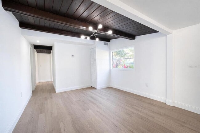 Building Photo - 6580 10th Ave Terrace S