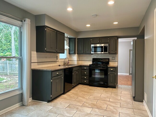 Building Photo - 316 Evergreen Ct