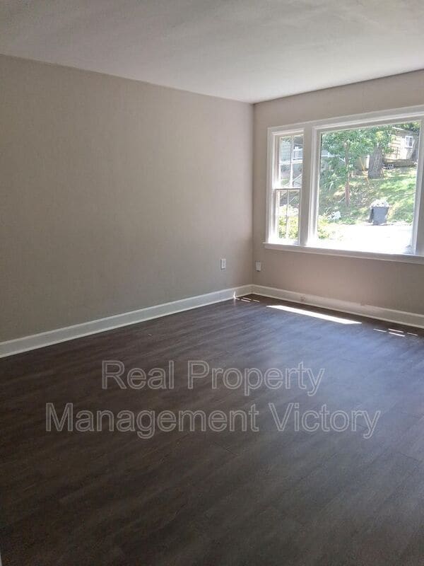 Building Photo - 1537 Bacon Ave