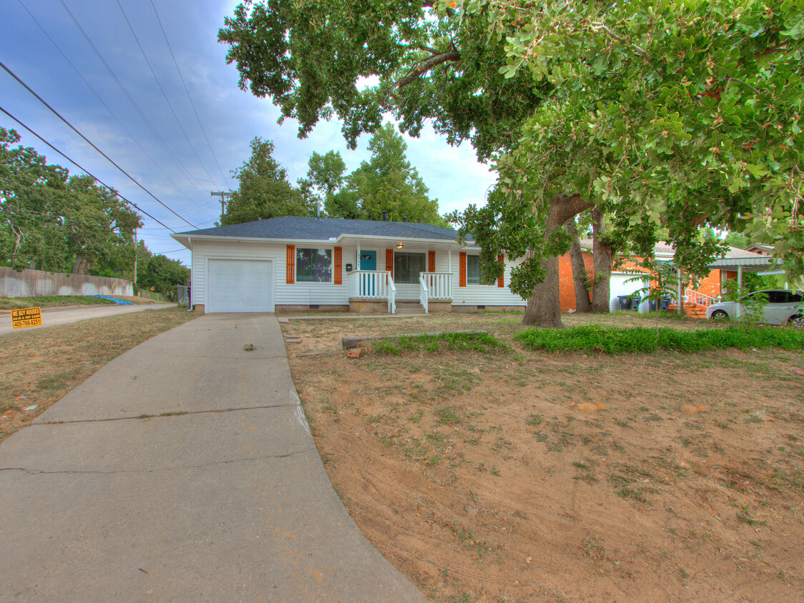 Foto principal - 6745 NW 28th St