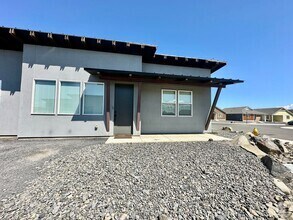 Building Photo - 121 E 26th Ave