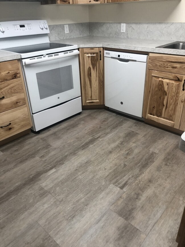 Kitchen - 2100 E Olympic Ave